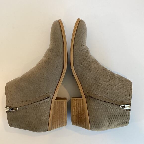 Dolce Vita 9.5 bootie Ankle boot neutral DV8 Taupe Olive Distressed heeled Boho - Picture 5 of 16